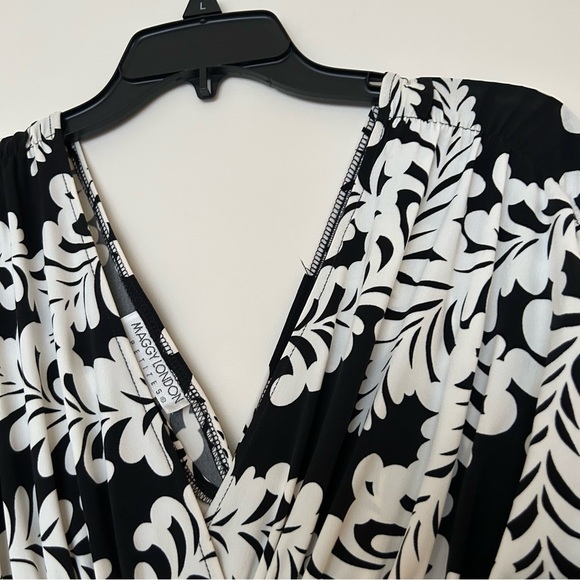 Maggy London Petites V Front Dress - Picture 5 of 11